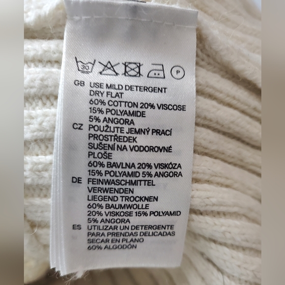 H&M Sweater - Picture 7 of 7
